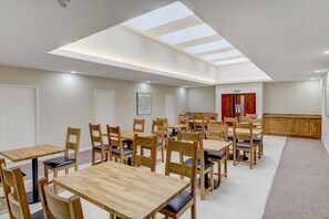 Tägliches inbegriffenes kontinentales Frühstück