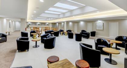 OYO Plymouth Central Hotel