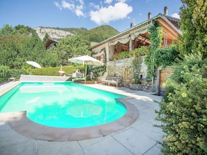 Outdoor pool - Large and Tasteful Alpen Chalet at the Foot of the Skiing Area Les Portes du Soleil (Saint-Jean-d'Aulps)