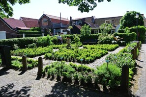 Chalet | View from property - Charming Chalet in Goedereede With Open Area (Goedereede)