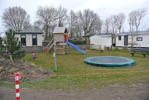 Chalet | Children's area - Charming Chalet in Goedereede With Open Area (Goedereede)