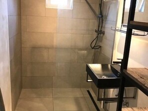 Shower, towels - Beautiful Holiday Home in Breskens Near the Beach (Breskens)
