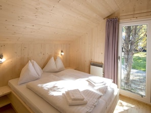 4 bedrooms, individually furnished, bed sheets - Chalet With Indoor hot tub (Sankt Georgen am Kreischberg)