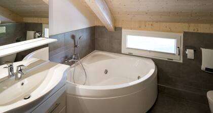 Chalet With Indoor hot tub