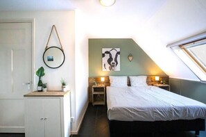 House | 6 bedrooms, individually furnished, bed sheets - Farm Located in a Beautiful Area of Friesland (Lollum)