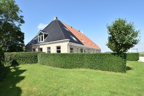House | Exterior - Farm Located in a Beautiful Area of Friesland (Lollum)