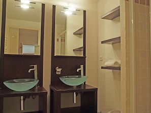 Apartment | Bathroom | Shower - Apartment in Gassin Saint Tropez With Garden, Pool (Gassin)