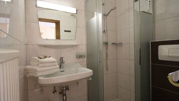 Apartemen | Kamar mandi | Shower
