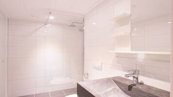 Apartment | Bathroom | Shower, towels