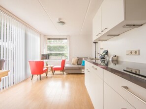 Apartment | Private kitchen | Fridge, microwave - Cozy Apartment With a Combi Microwave on Schiermonnikoog (Schiermonnikoog)