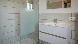 Casa | Banheiro | Chuveiro, toalhas de banho