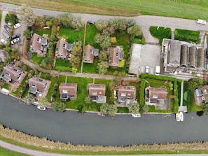Exterior - Romantic Holiday Home Directly on the Markermeer Lake With Waterfront Terrace (Schardam)