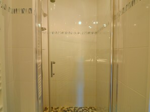 House | Bathroom | Shower - Quaint Holiday Home in Château-d'olonne Near Sea (Les Sables d'Olonne)