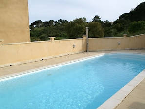 Outdoor pool - Soothing Holiday Home in Sainte-maxime With Swimming Pool (Sainte-Maxime)
