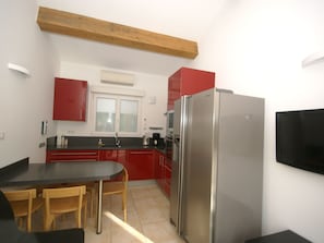 Dining - Soothing Holiday Home in Sainte-maxime With Swimming Pool (Sainte-Maxime)