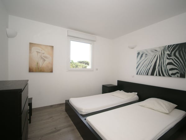 Room amenity - Soothing Holiday Home in Sainte-maxime With Swimming Pool (Sainte-Maxime)