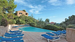Exterior - Lovely Holiday Home in Théoule-sur-mer With Pool (Theoule-sur-Mer)