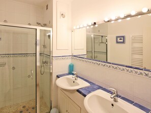 House | Bilik Mandi | Pancuran mandi 
