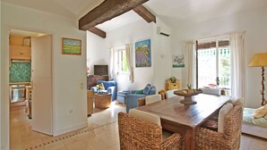 Dining - Lovely Holiday Home in Théoule-sur-mer With Pool (Theoule-sur-Mer)
