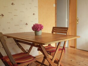 House | Dining - Cozy Chalet With Garden and Pond View (Vitz-sur-Authie)
