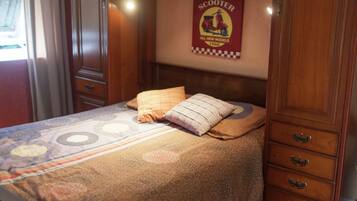 House | 1 bedroom, individually furnished