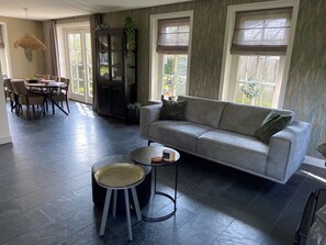 Villa | Living room - Cozy Villa in Wieringer Style near Wadden Sea (Hippolytushoef)