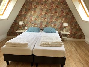 Vil·la | 3 dormitoris, mobiliari individual i planxa i posts de planxar 