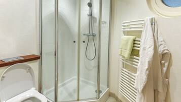 Biệt thự | Phòng tắm | Buồng tắm vòi sen, khăn tắm