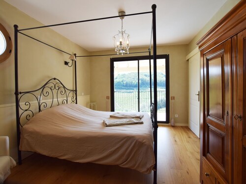 Villa Surrounded by Vineyards, With Private Swimming Pool, Sauna and Cinema
