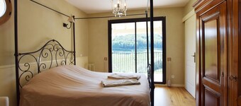 Villa Surrounded by Vineyards, With Private Swimming Pool, Sauna and Cinema