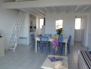 Apartment | Living room - Apartment in France With Ocean Views (Fouras)