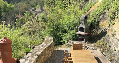Rustic Holiday Home With Terrace, Garden, Barbecue,deckchair
