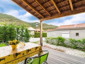 Balcony - Villa in Park With Communal Swimming Pool, in the Provençal Mountains (Castellane)