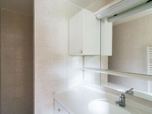 House | Bathroom | Shower - Villa in Park With Communal Swimming Pool, in the Provençal Mountains (Castellane)
