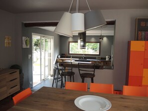 Dining - Holiday Home in L'isle-sur-la-sorgue With Pool (L'Isle-sur-la-Sorgue)