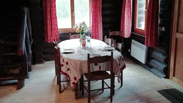 Chalet | Dining