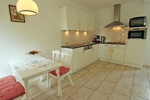 Private kitchen - Lovely Farmhouse in Wijlre near Forest (Wijlre)