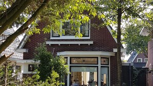 Exterior - Luxury Holiday Home in Heiloo With Terrace and Garden (Heiloo)