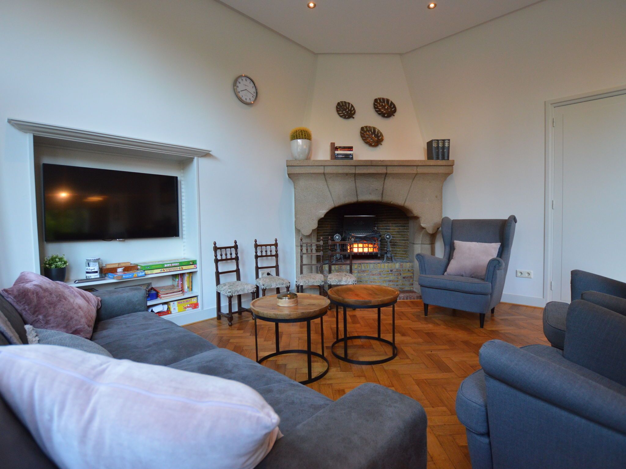 Fireplace, DVD player