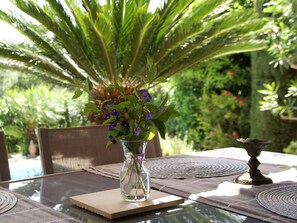 Outdoor dining - Beautiful Villa With Private Pool, Lovely Terraces, Privacy and Near St. Tropez (Cogolin)