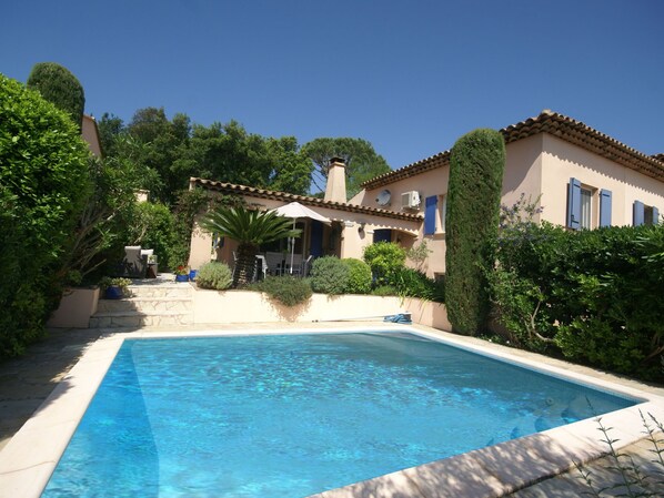 House | Exterior - Beautiful Villa With Private Pool, Lovely Terraces, Privacy and Near St. Tropez (Cogolin)