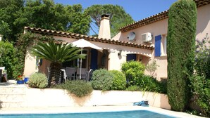 Outdoor pool - Beautiful Villa With Private Pool, Lovely Terraces, Privacy and Near St. Tropez (Cogolin)