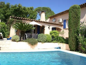 Outdoor pool - Beautiful Villa With Private Pool, Lovely Terraces, Privacy and Near St. Tropez (Cogolin)