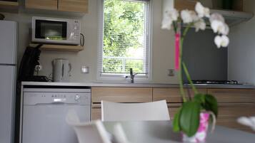 Bungalow | Bếp riêng | Tủ lạnh, lò vi sóng, máy rửa bát, dụng cụ pha cà phê/trà
