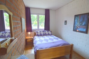 House | 2 bedrooms, individually furnished, bed sheets - Holiday Home in Sittard With Pool (Sweikhuizen)