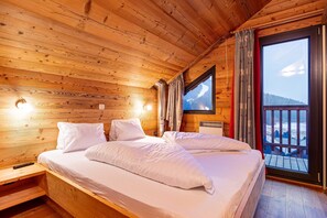 Chalet | 3 bedrooms, individually furnished, bed sheets