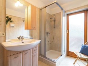 Bathroom | Shower, towels