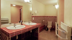 House | Bathroom - Luxury Apartment With Terrace, Sauna, Tennis, and Heated Pool (Saint-Preuil)