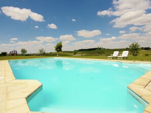 Outdoor pool - Luxury Apartment With Terrace, Sauna, Tennis, and Heated Pool (Saint-Preuil)