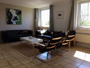 Apartment | Wohnzimmer | DVD-Player